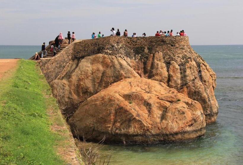 هتل Arken Lanka