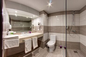 هتل F&b Spa Resort