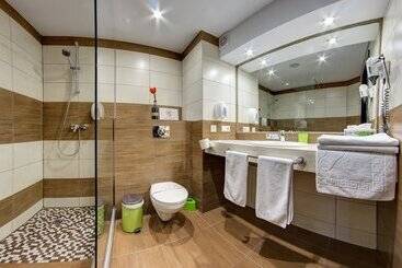 هتل F&b Spa Resort