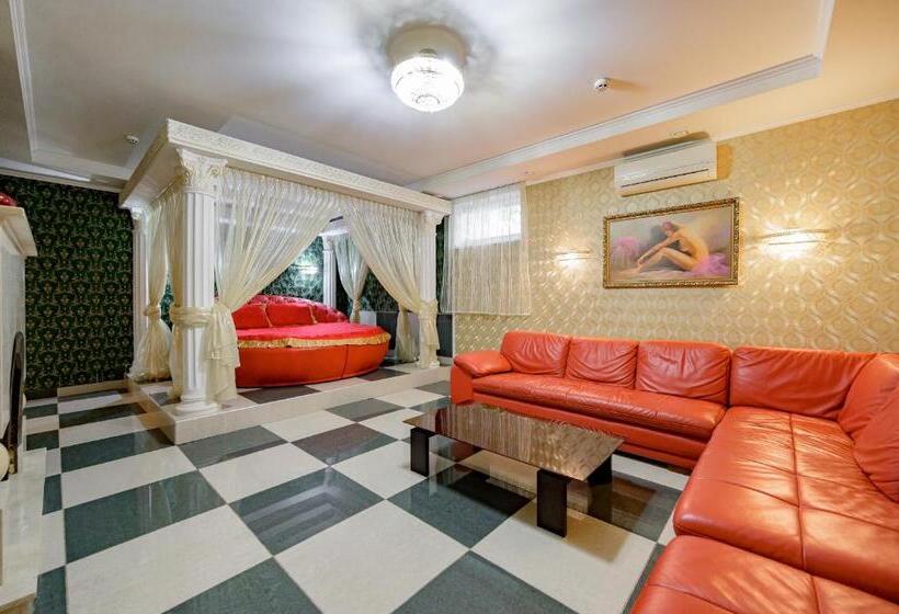 هتل Gostiniy Dvor