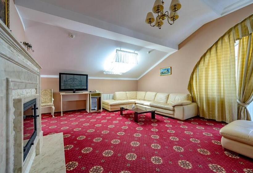هتل Gostiniy Dvor