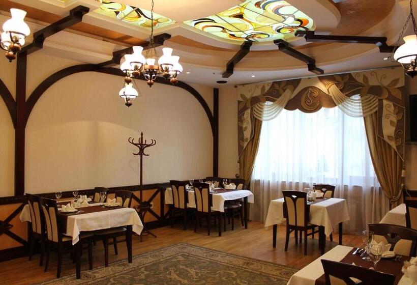 فندق &restaurant Senator