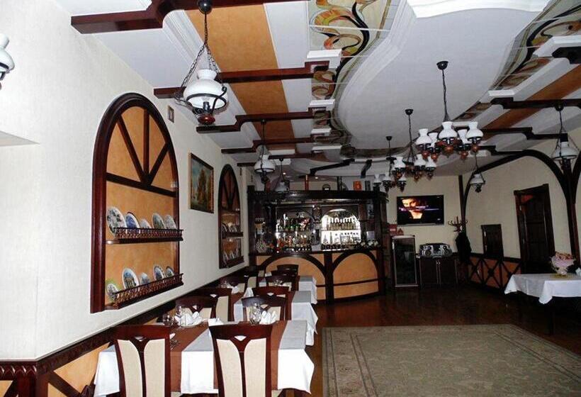 فندق &restaurant Senator