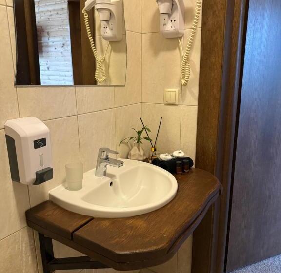 Stara Pravda Hotel   History