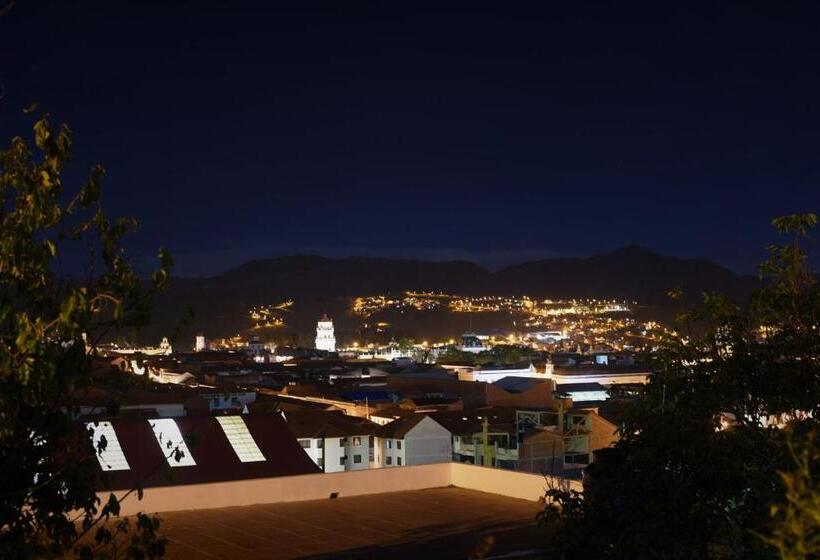 تختخواب و صبحانه La Selenita