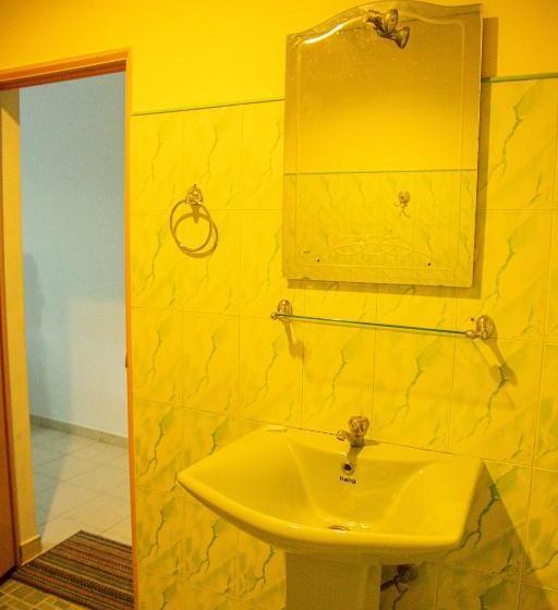 تختخواب و صبحانه Lake Edge Holiday Inn