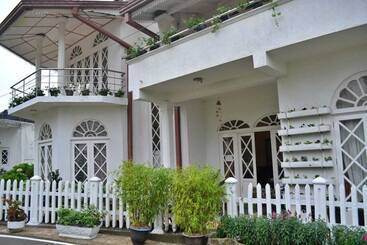 تختخواب و صبحانه Maples Holiday Resort