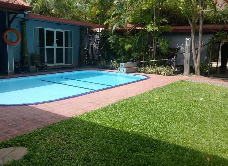 تختخواب و صبحانه Palms Villa
