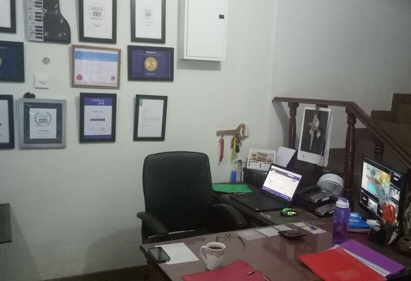 تختخواب و صبحانه Palms Villa