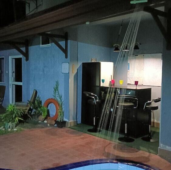 تختخواب و صبحانه Palms Villa