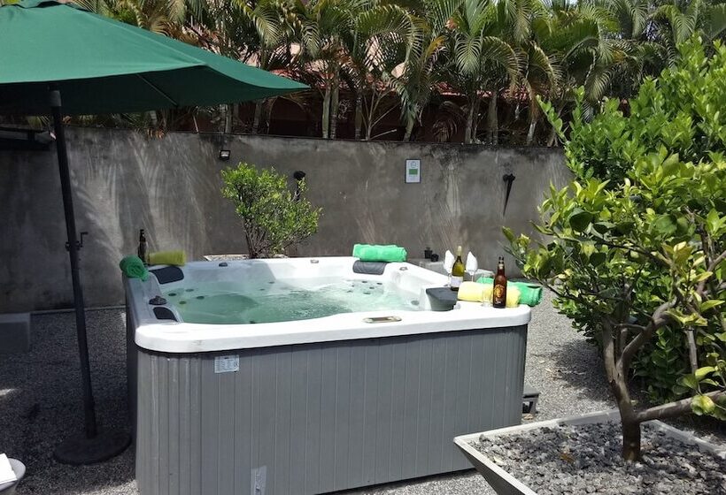 تختخواب و صبحانه Palms Villa