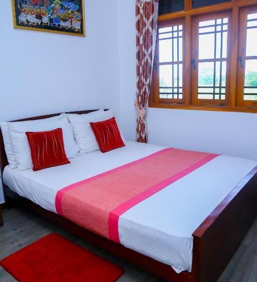 هتل Canal Side Guest House Polonnaruwa