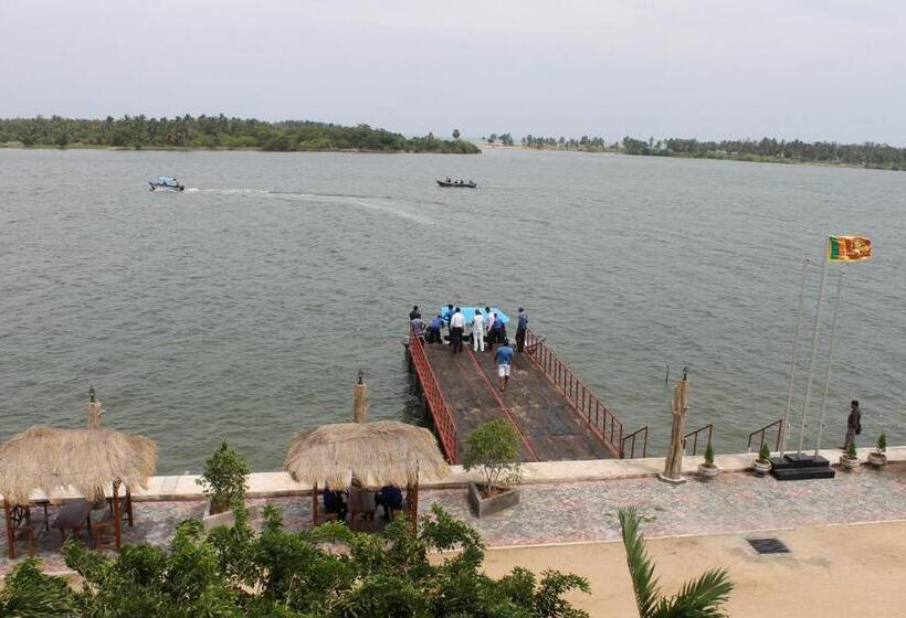 هتل East Lagoon