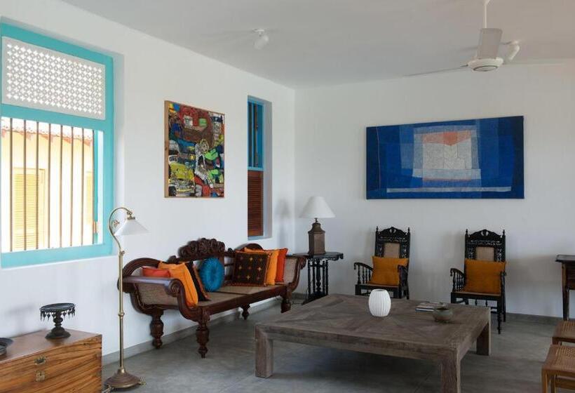 هتل Villa Atulya At Ocean's Edge