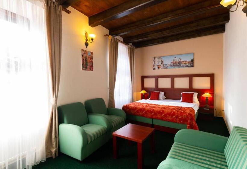 هتل Vivaldi Apartments