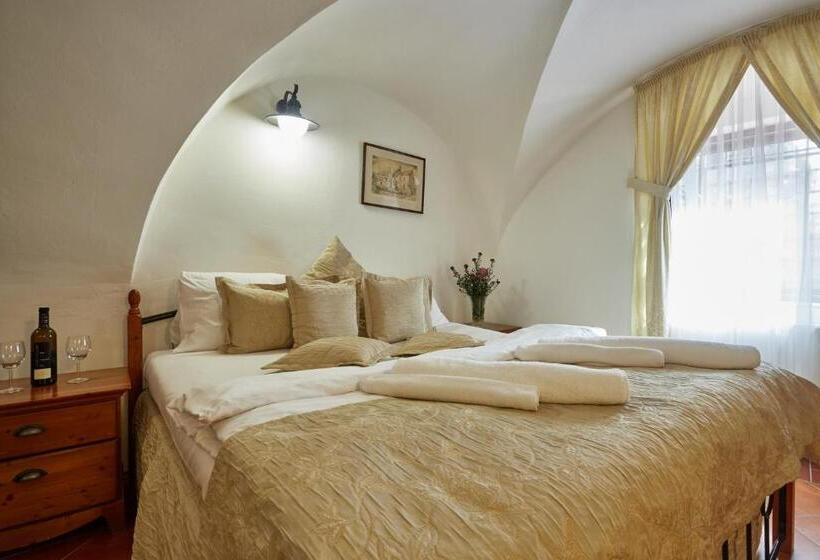 هتل Vivaldi Apartments