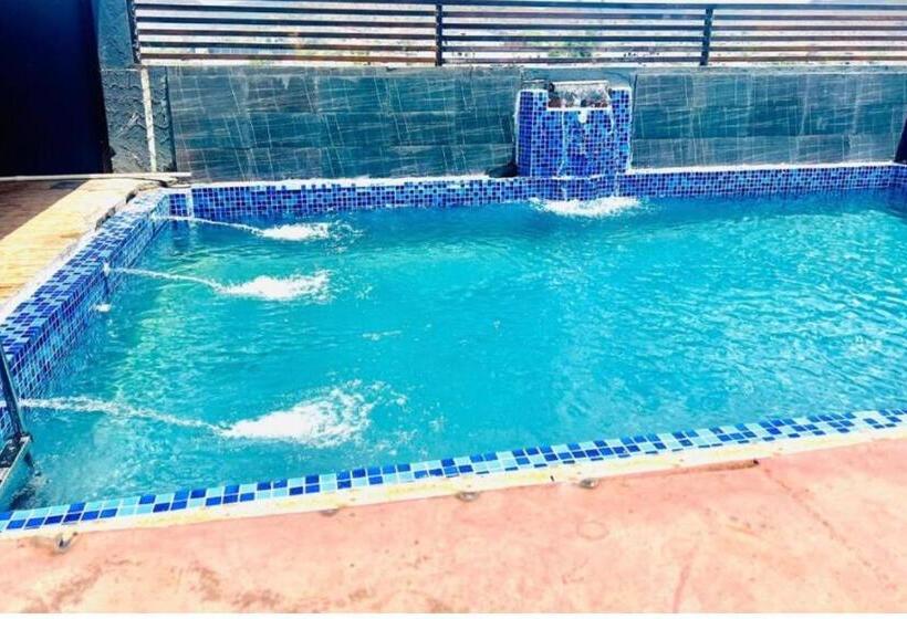 فندق Mangal Residency Rooftop Pool