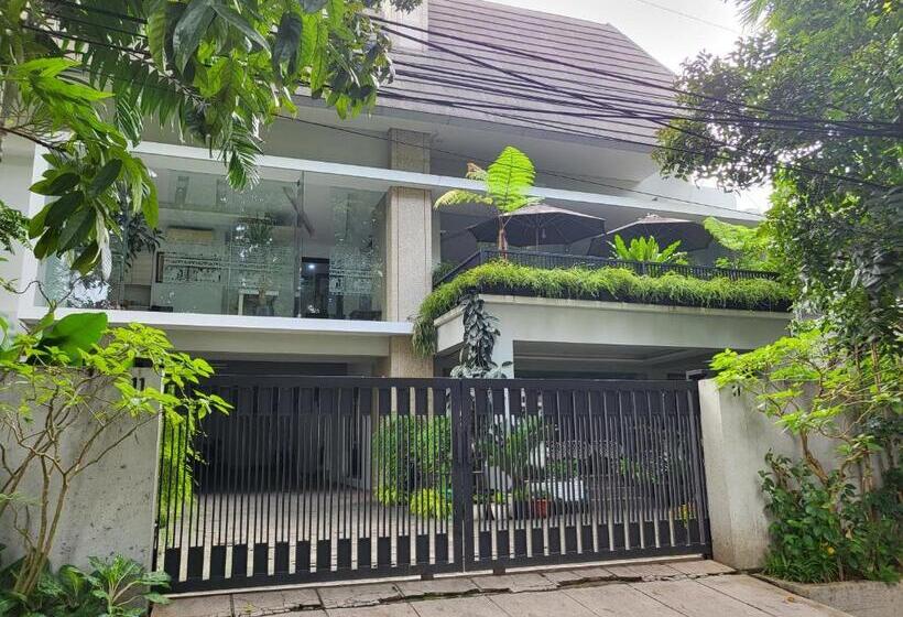 پانسیون Annie Kuca