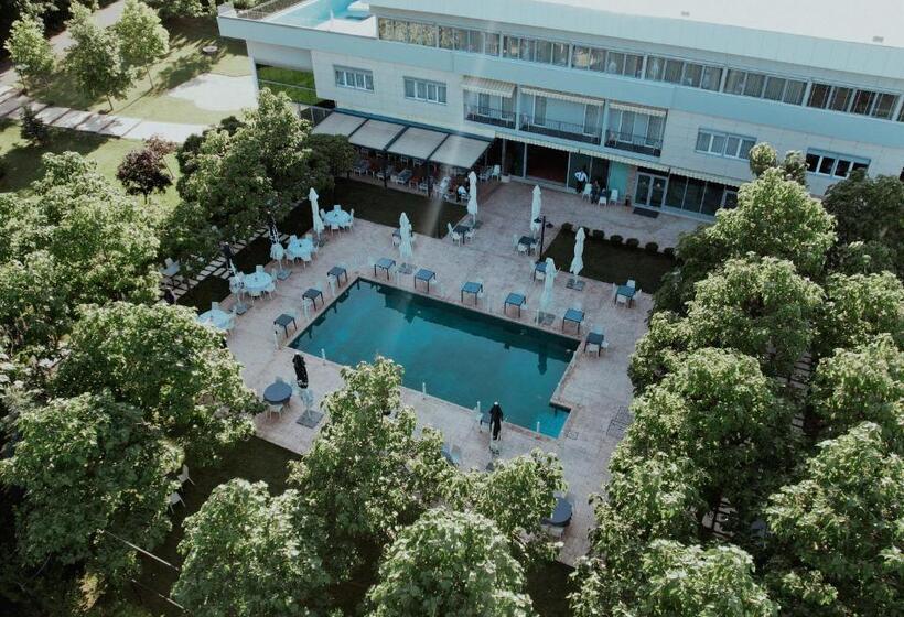 هتل La Villa