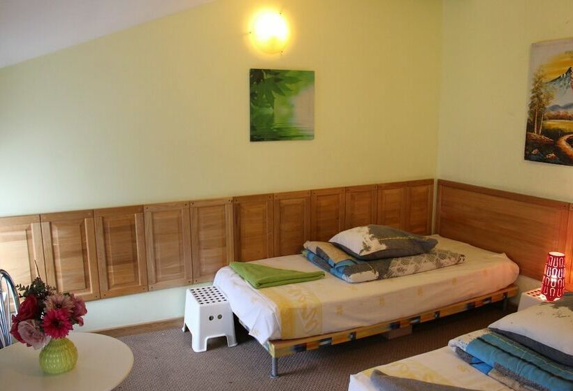 تختخواب و صبحانه Sleep In Bnb