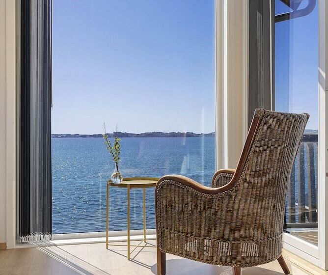 בית מלון כפרי åmøy Fjordferie