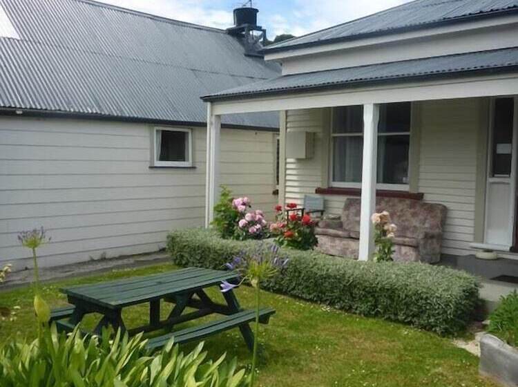 فندق صغير Bon Accord Backpackers