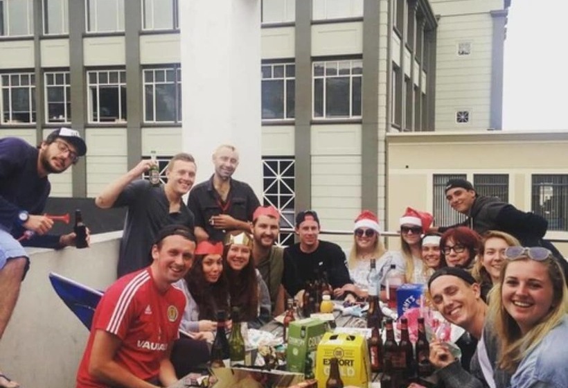 هاستل On Top Backpackers