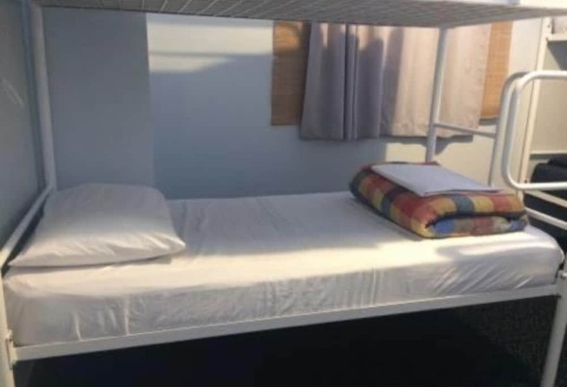 هاستل On Top Backpackers