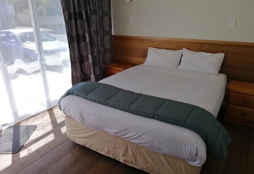 Bayfield Motel And Apartment