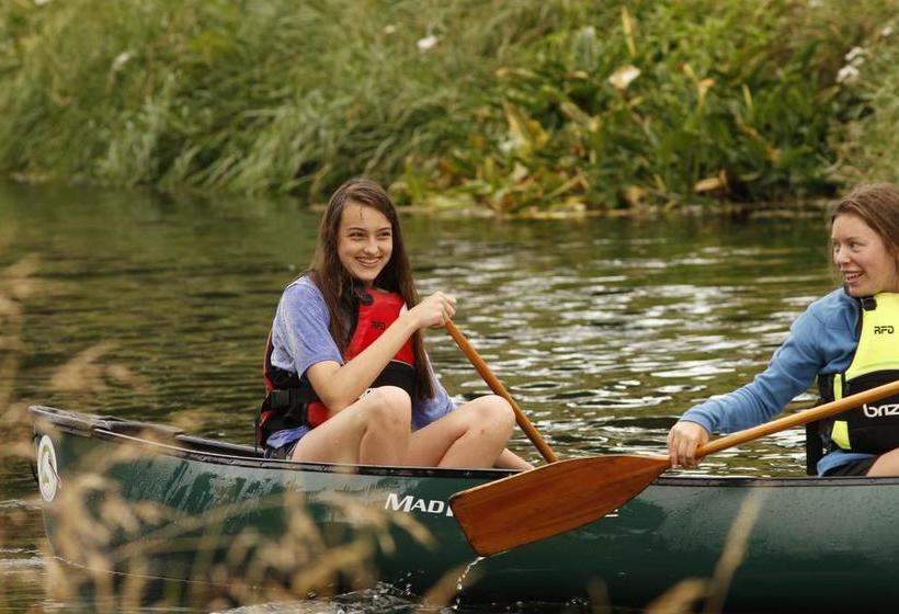 تختخواب و صبحانه Misty River Retreat