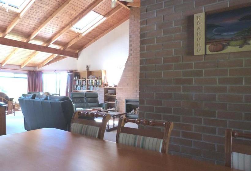 تختخواب و صبحانه Riverside Homestead