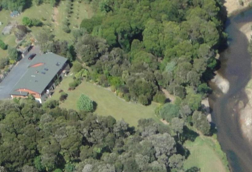 تختخواب و صبحانه Riverside Homestead