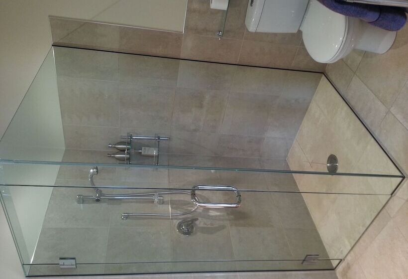 تختخواب و صبحانه Parautane Lodge