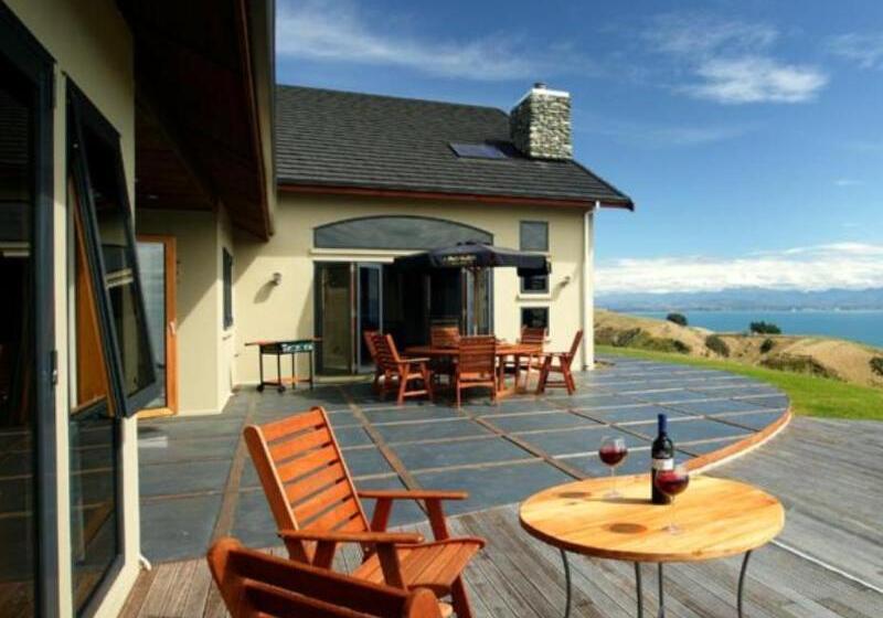 تختخواب و صبحانه Parautane Lodge