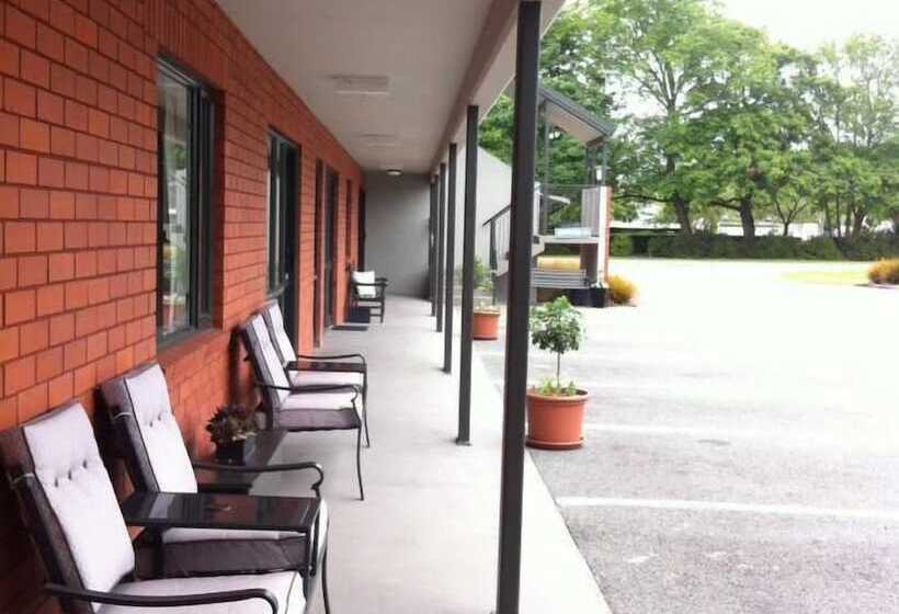 Darfield Motel