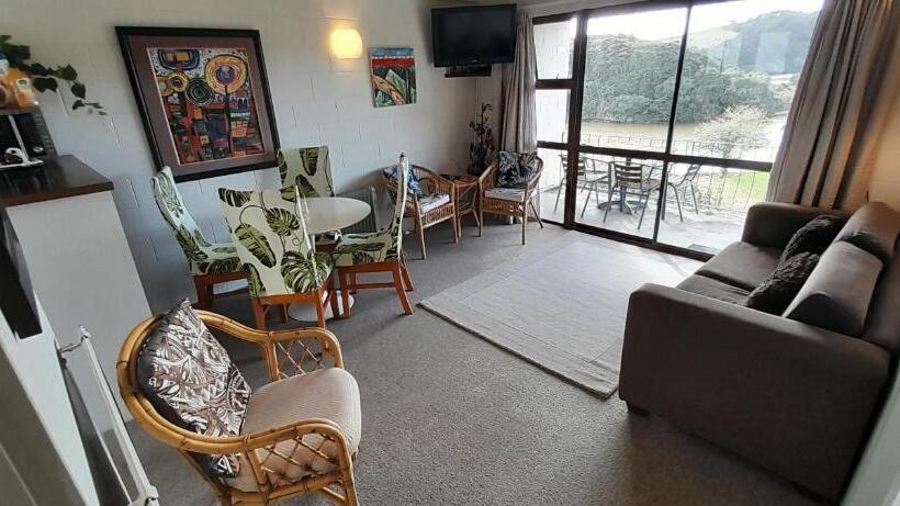 Waterfalls Estate   Motel & Campground