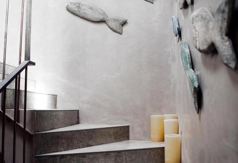هتل Surfers Lodge Peniche