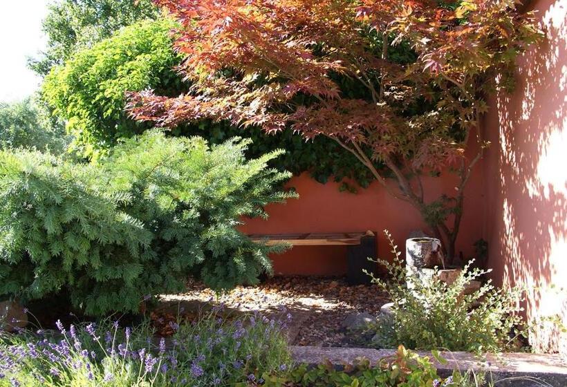 Södergårda östra Bed & Breakfast