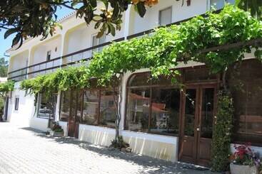 تختخواب و صبحانه Porto Monte