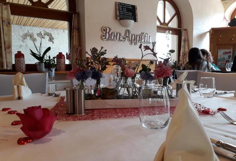 هتل Hôtel De Fully