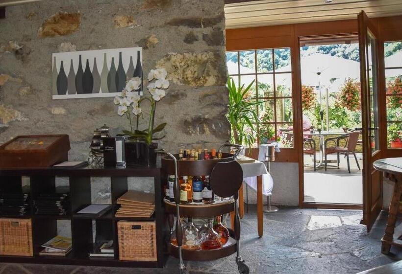 هتل Hôtel Restaurant Le Saint Christophe
