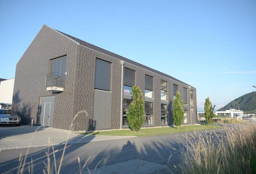 هتل Q.c.m. Campus
