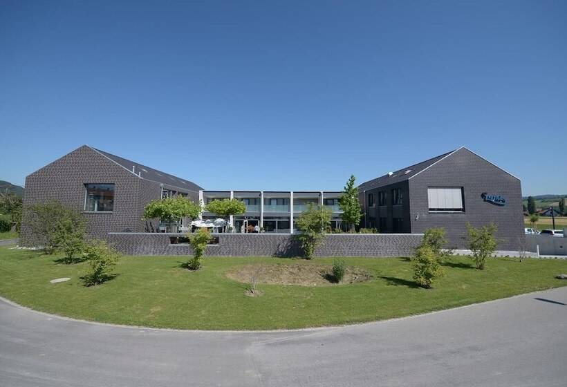 هتل Q.c.m. Campus