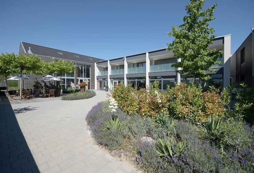 هتل Q.c.m. Campus