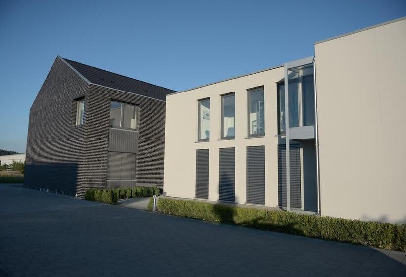 هتل Q.c.m. Campus