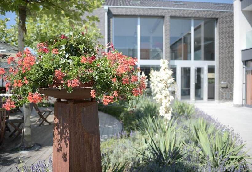 هتل Q.c.m. Campus