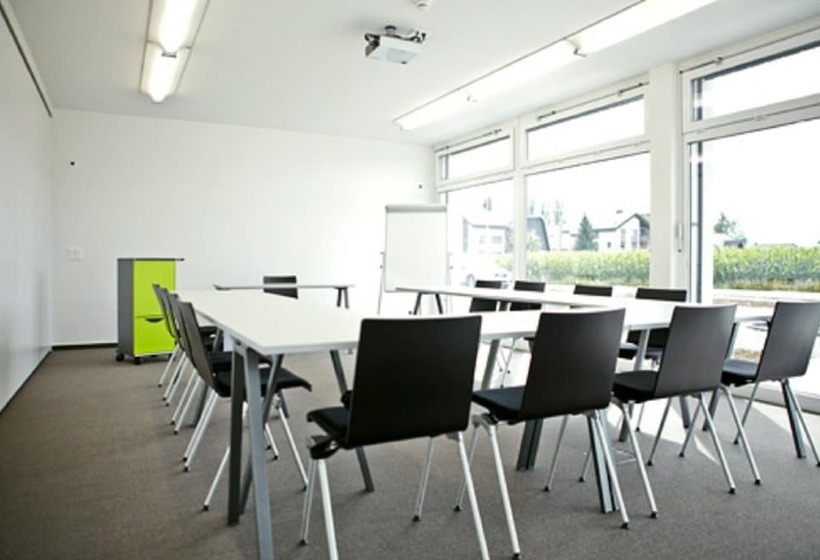 هتل Q.c.m. Campus