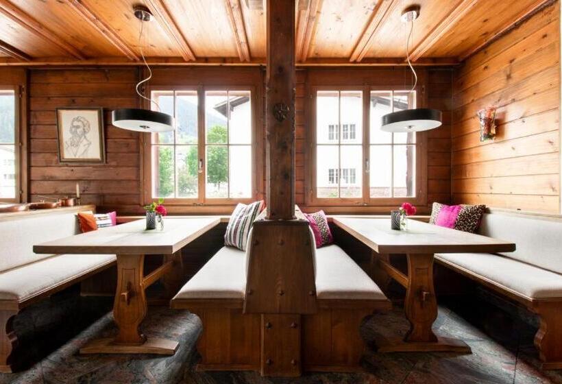 ホテル Tgesa Romana