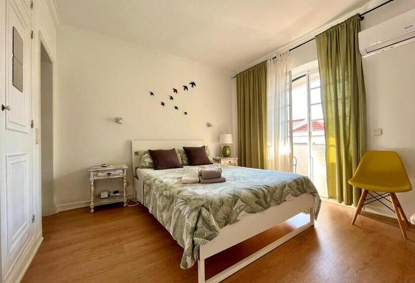Ljmonade Hostel