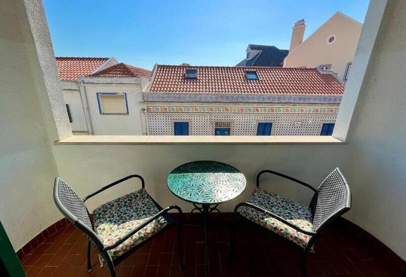 Ljmonade Hostel